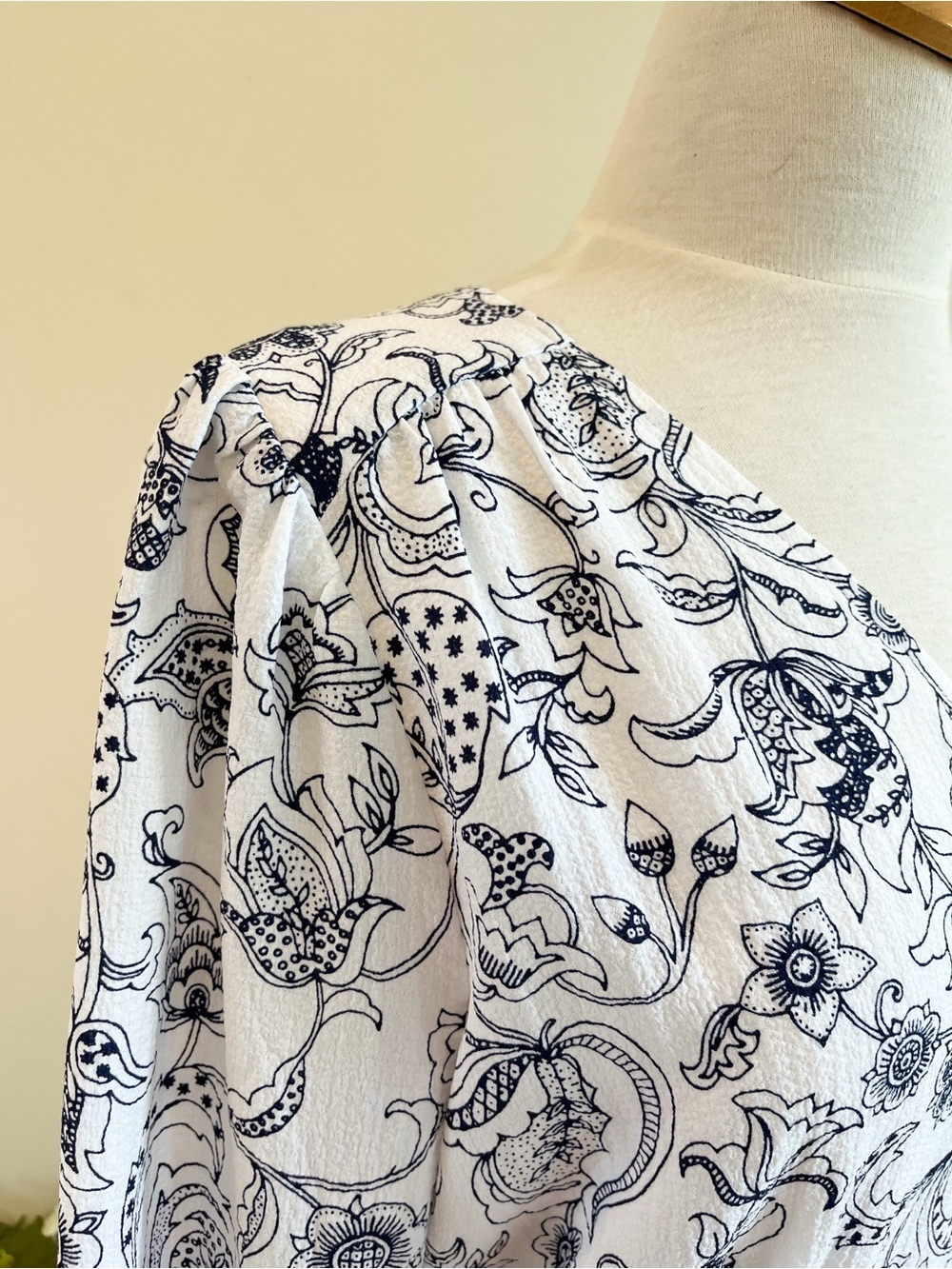Talbots Smocked Blue and White Flowy Stencil Floral Dress Size 14 - Picture 4 of 14